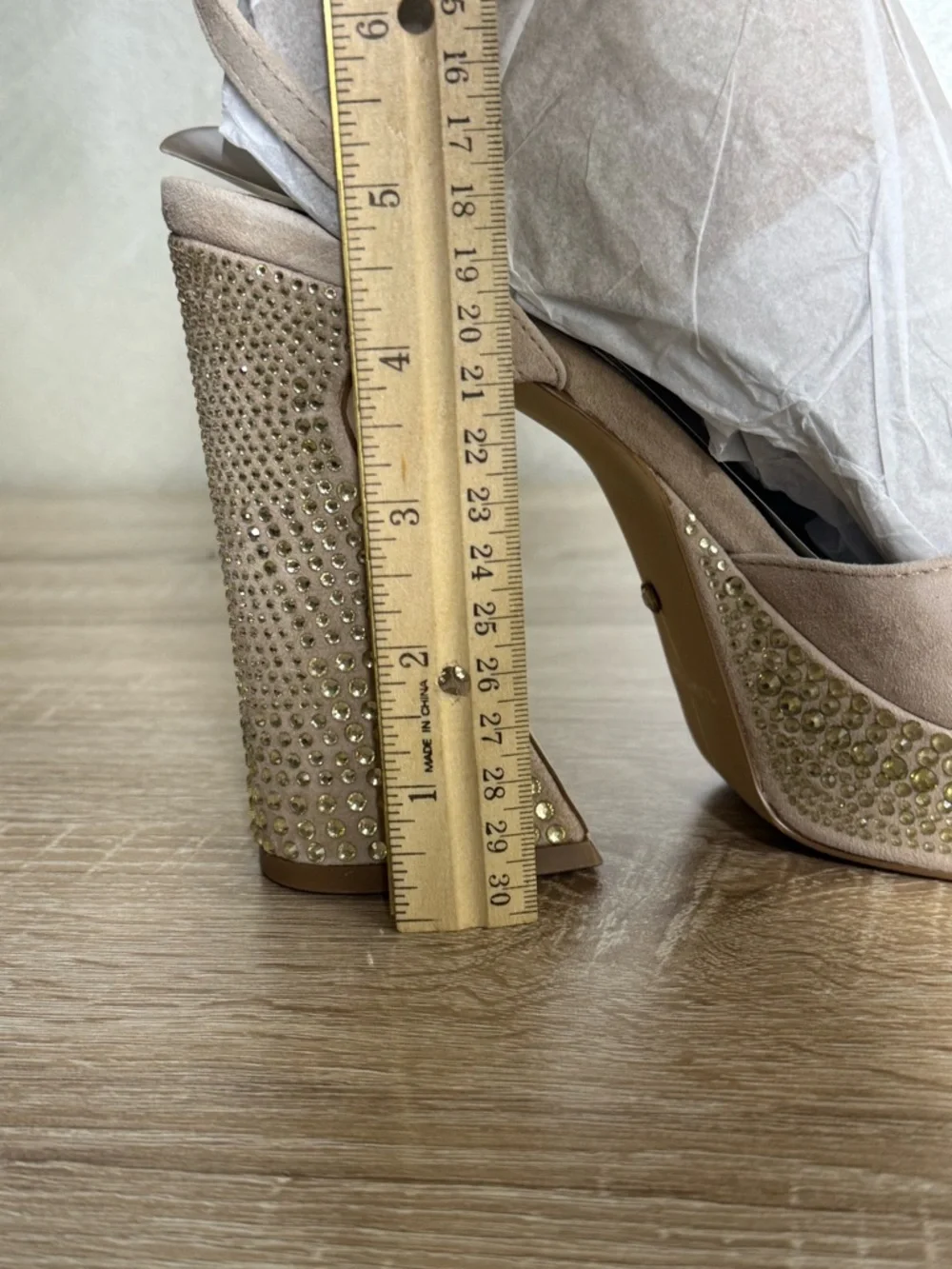 Vince Camuto Inna 9M Platform Jewel Embellishment Sandal Champagne Suede